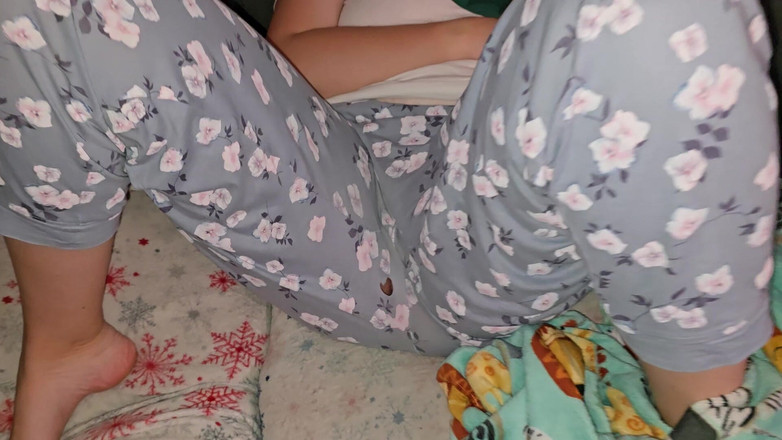 HNC Productions: Mă joc cu pizda ei dulce cu un vibrator violet