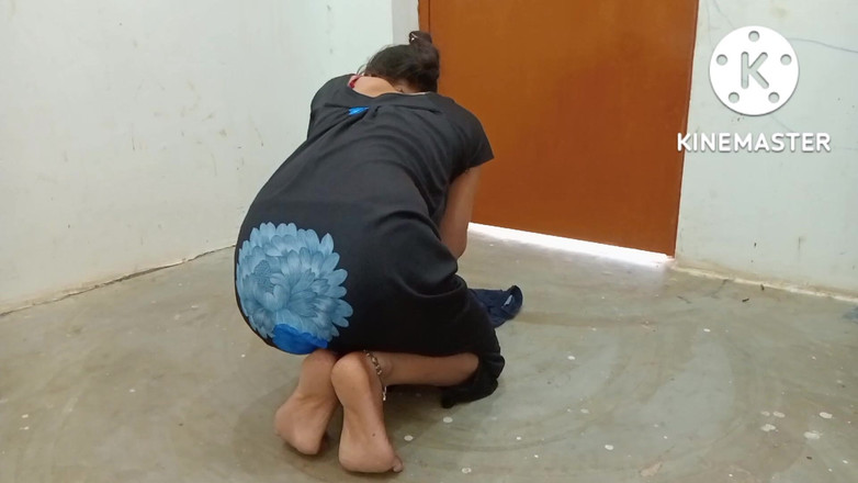 Ankurpriya000: Indische stiefmutter in der nachthemd-hausreinigung, porno-radar, dein priya bhabhi