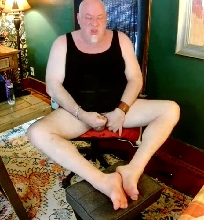 beardaddychub: Bearstepdaddychub Jerks and Talks off Hot Fan!