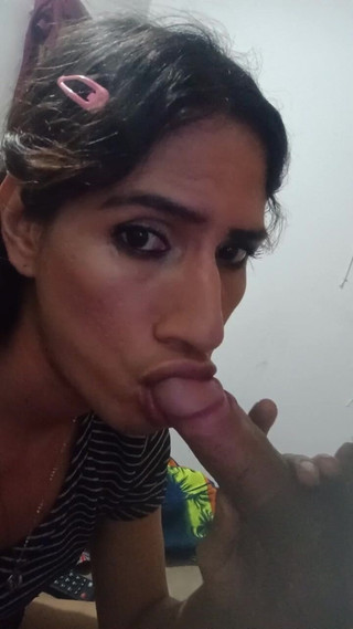 Femboy from Colombia: Mengonsumsi susu hangat yang enak ini