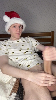 Il ditalino fa gemere il twink arrapato da solo