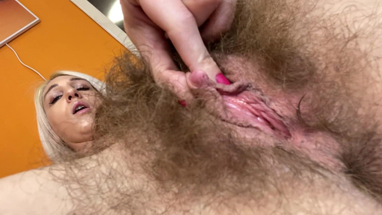 Cuteblonde666: Big clot jerking super hairy pussy blonde