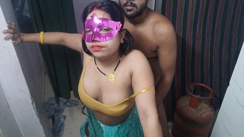 Hindi-Sex: Máy bay bà già Ấn Độ nóng bỏng với cặp mông mọng...