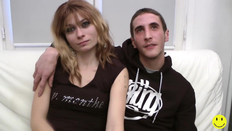 French Amateur Porn: Dvojitá penetrace roztomilé blonďaté teenagerky