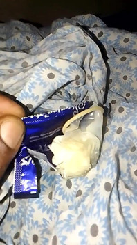 Abang tiriku, saudara tiriku, peduli sama ranjang di atas