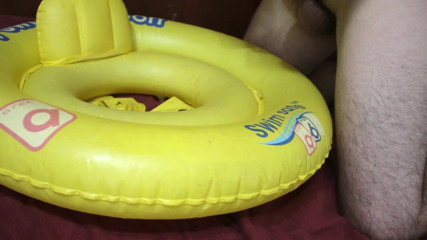 Inflatable Lovers: Жовтий поплавок