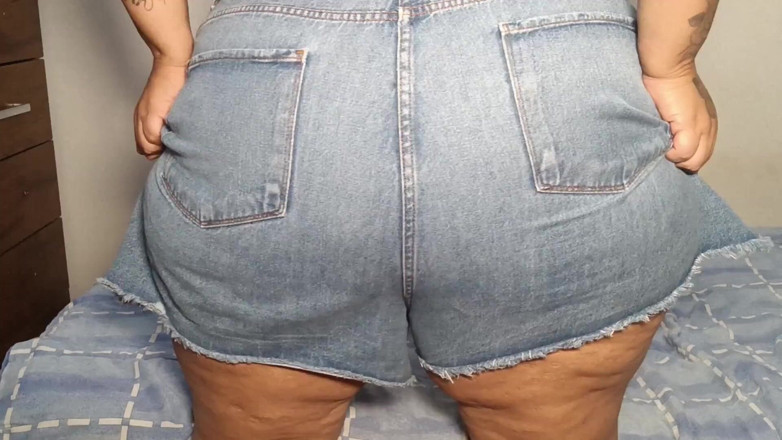 Mary Jhuana: Fart in Denim Shorts