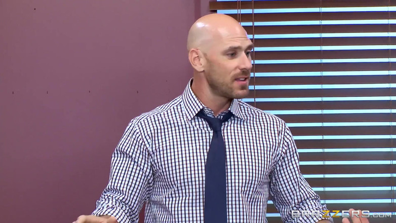 Big Tits at Work: หัวนมใหญ่ในที่ทํางาน - เจ้านาย Nicole Aniston หยุดช่วยตัวเองเพื่อดูดควยของ Johnny Sins