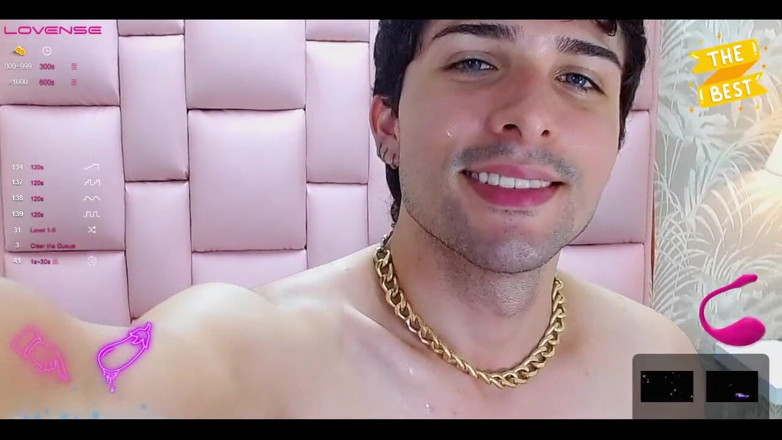 Diego_latinboy: หน้าถึงจุดสุดยอดขณะที่เราช่วยตัวเองและฉันยื่นลิ้นออกมา