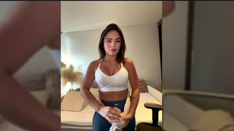 Ayumi Hall: Latina Es Follada En Un Auto En Un Video Público