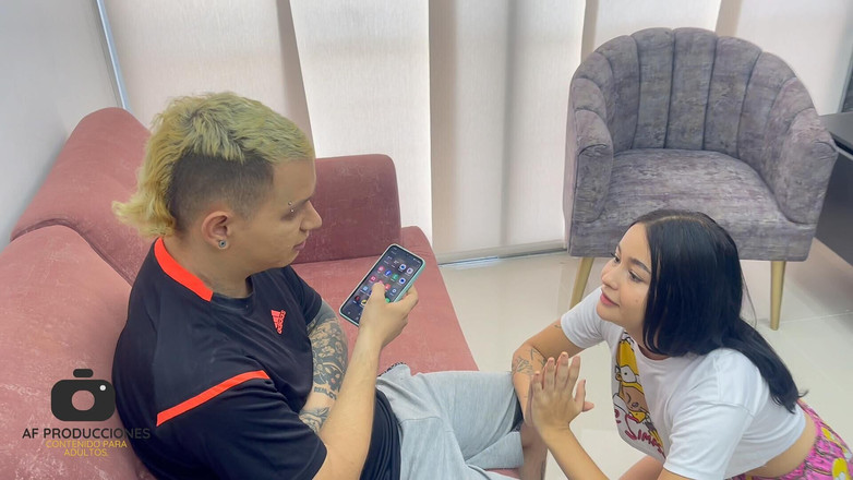 Sara Case: Šukám svou malou nevlastní sestru do zadku výměnou za to, že...