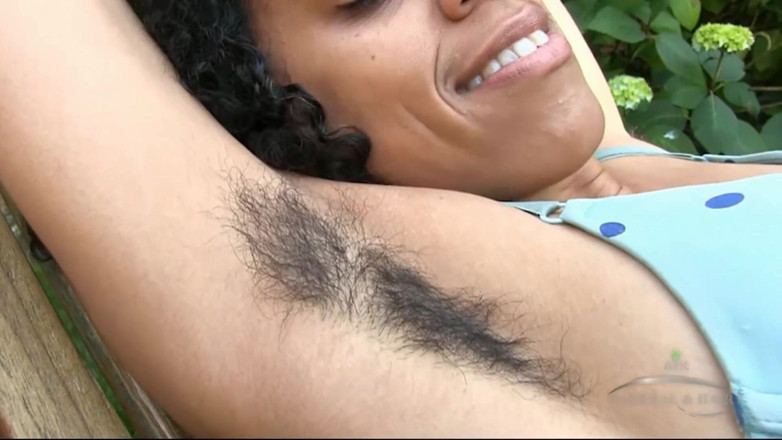 ATK Fans (Hairy): Questa bella bellezza esotica pelosa dovrebbe essere vista all'aperto