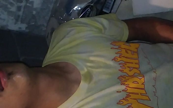 AlexAlejandro13: Aku masih punya banyak susu yang keluar