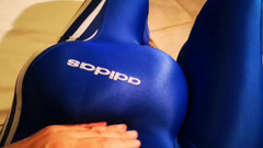 Monster_Meat_: Große übergroße beule in spandex-ausrüstung