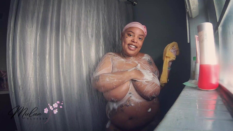 Mulan Blossom: Товстушка богиня, цицьки в душі