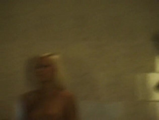Flash Model Amateurs: สาวผมทองสวยสุดๆ เปลือยกายริมสระว่ายน้ำ