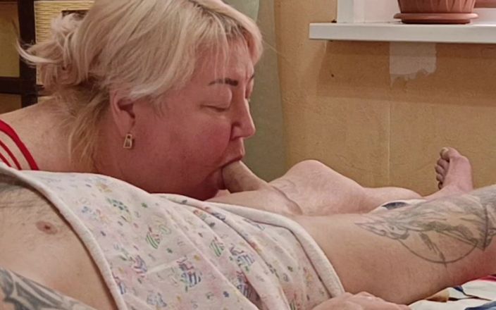 Zona901: La ragazza affamata di sborra si svuota le palle e...