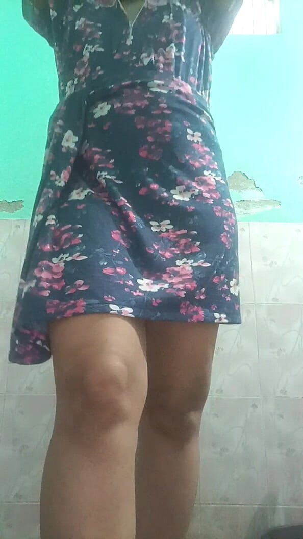 NaughtyWings: Maxi muncrat sambil bugil, mamerin semua fantasi mesumnya di kamar...