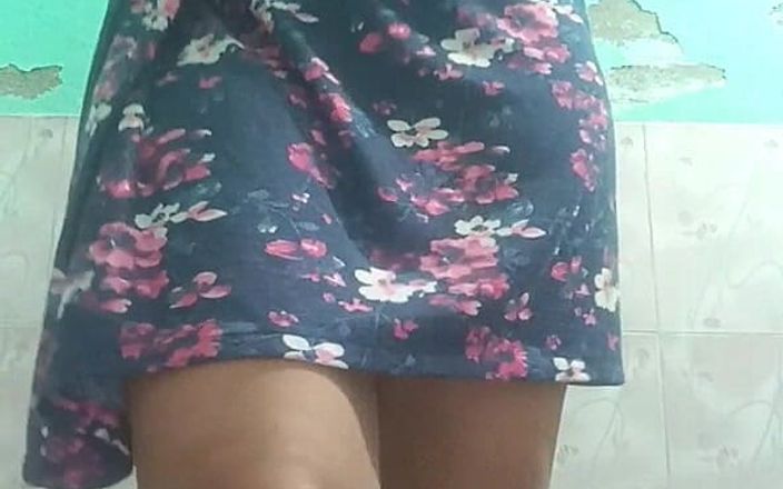 NaughtyWings: Maxi kom klädd i naken, visade allt smutsiga fantasier i...