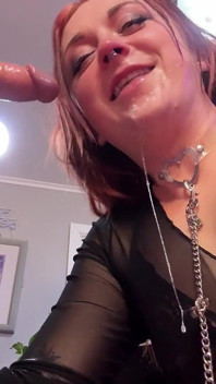 Goth PAWG z idealną dupą daje głębokie gardło obciąganie po pracy