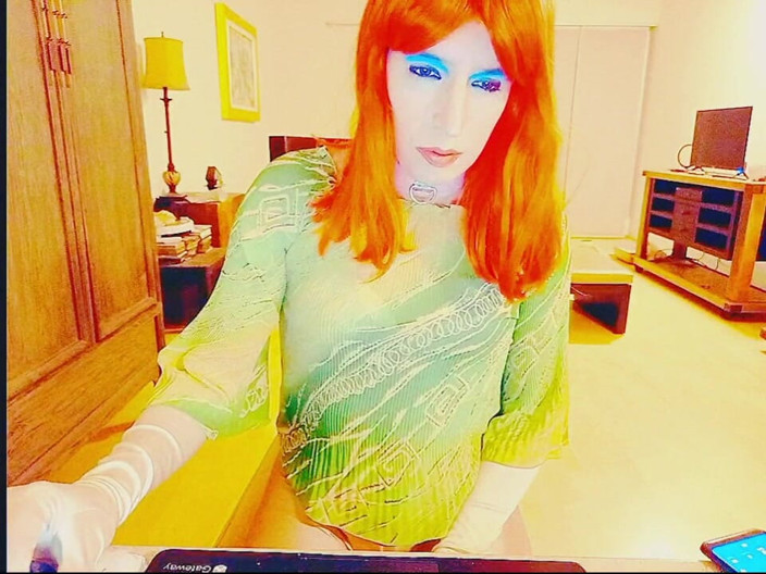 Tammy sissy slave: Tammysissy masturbuje a hraje si se svou močí