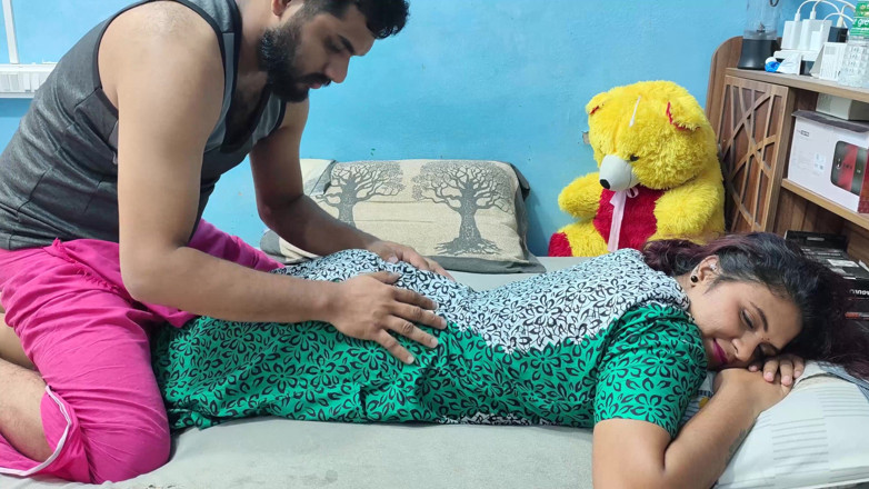 Vaigavarun Feet romance: Bini Mallu Panas Diurut Pantat Dan Belakang Oleh Suami Mallu...