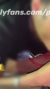 Zdrada 18-latka dała mi loda poza domem jej byłego chłopaka.