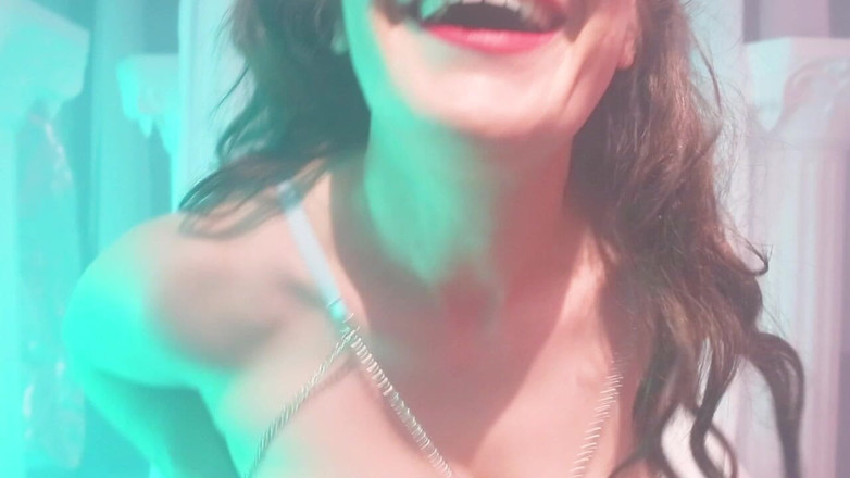 Melody Mynx: Zasněná macecha POV sex a dokončení obličeje