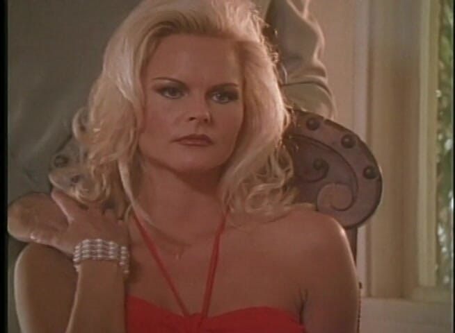 Old Good Porn: La bella bionda lussuriosa seduce l'uomo nero e lo fa...