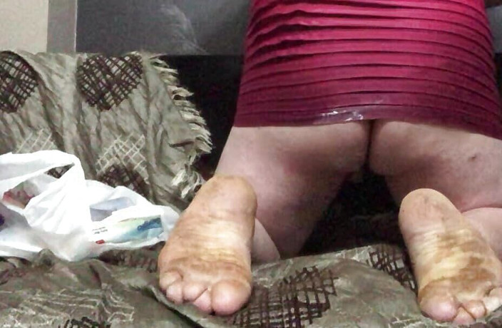 Greek cross lovers: 我把一个巨大的黄瓜放在我的屁股里，它和妓女一样酸