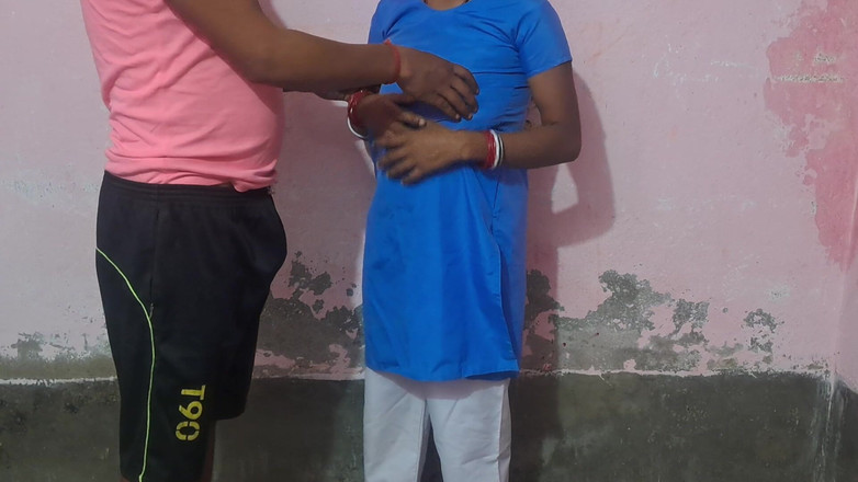 Sumaj: Studentka z sukienką uczelni