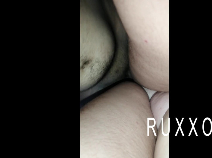 Ruxxxo18: แฟนสาวถ่ายกูเย็ดกับเธอขณะที่พ่ออยู่นอกห้อง