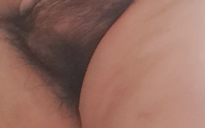 Mommy big hairy pussy: Uklízím jednou ráno bez kalhotek