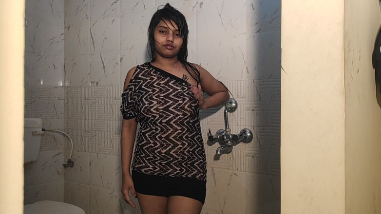 Alia Advani: Alia Advani awek bertetek semula jadi melarikan diri dari mandi...