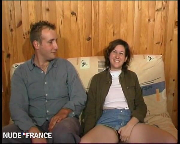 La France a Poil: SandrineとPierreが初めてのXビデオの日付を教えてくれました。