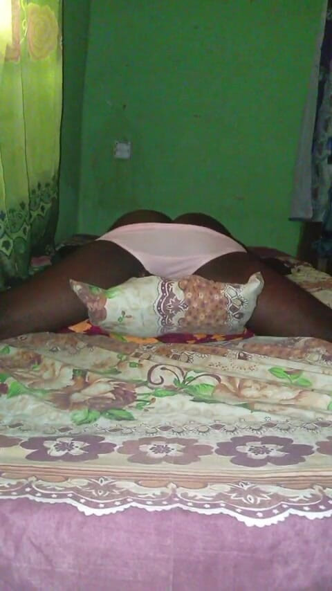 Badman4606: Czarny koleś ostro zerżnął poduszkę