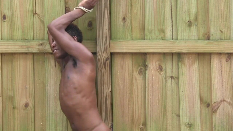Dream Boy Bondage: Sclav uitat - capitolul 3