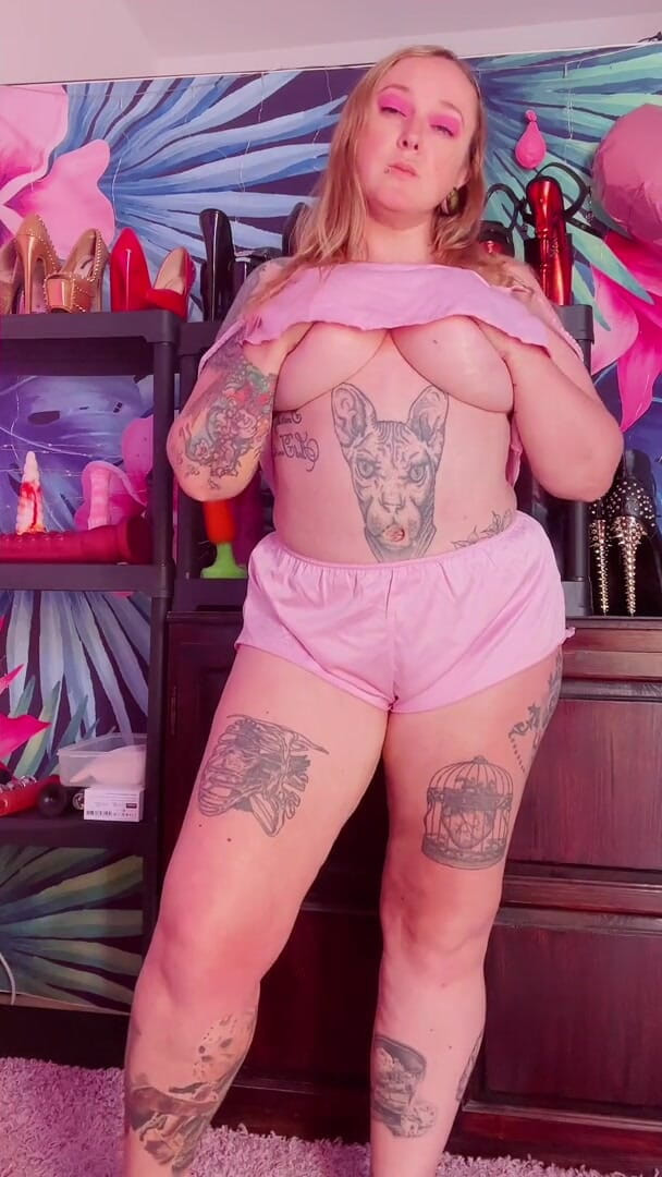 Kisicaxx: Hedvábné pyžama škádlení