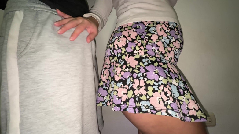 CoupleOfHotSins: Donna Sconosciuta Tocca Il Cazzo Di Uno Sconosciuto in Pubblico
