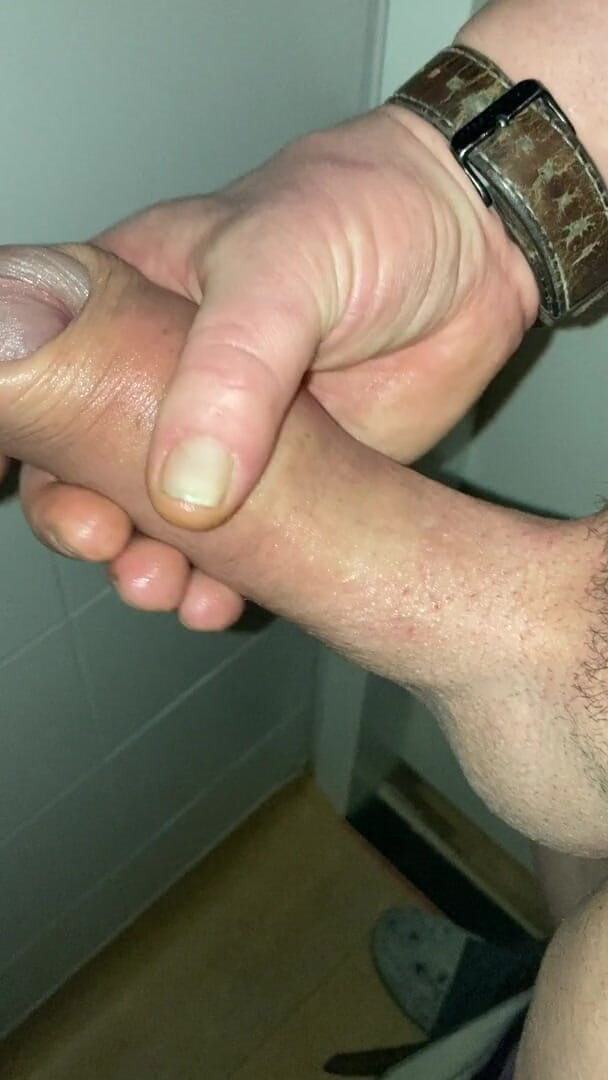 Foreskinguy: Dlouhý, napumpovaný vyboulený čůrák s předkožkou s výstřikem