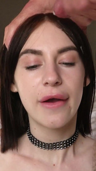Jeden muž bukkake na Emmě Evans