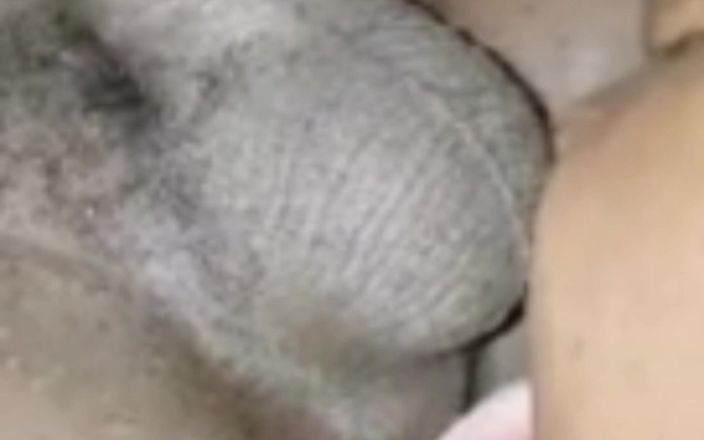 Real homemade BBW BBC porn: Cewek sange ini lagi asik nyepong kontol besar pria kulit...