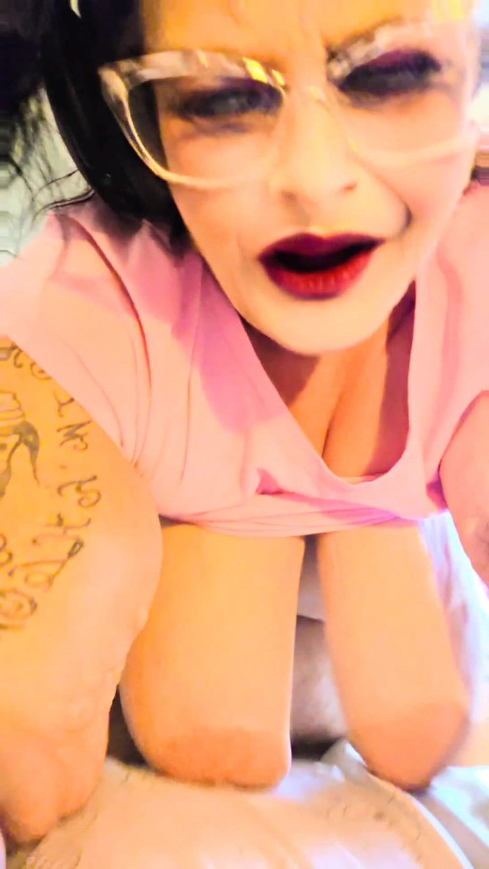 HerculesnVENUS: 得到她应得的，婊子不会闭嘴，当她 gwtti g 在他的神经上时，她把他的大鸡巴塞进她的屁股