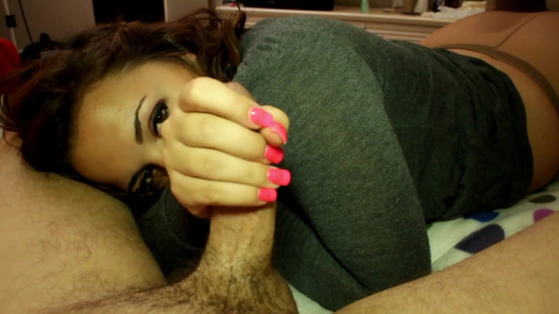 Leon Lambert Girls Twerk Parties CFNM: Läcker kurvig fru POV strumpbyxor avrunkning