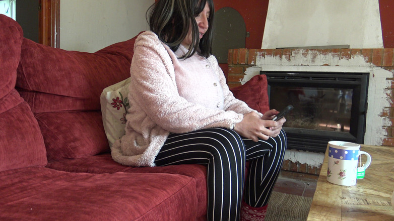 Stepmom Susan: 妊娠中の継母が初めて処女の継息子のペニスに触れる