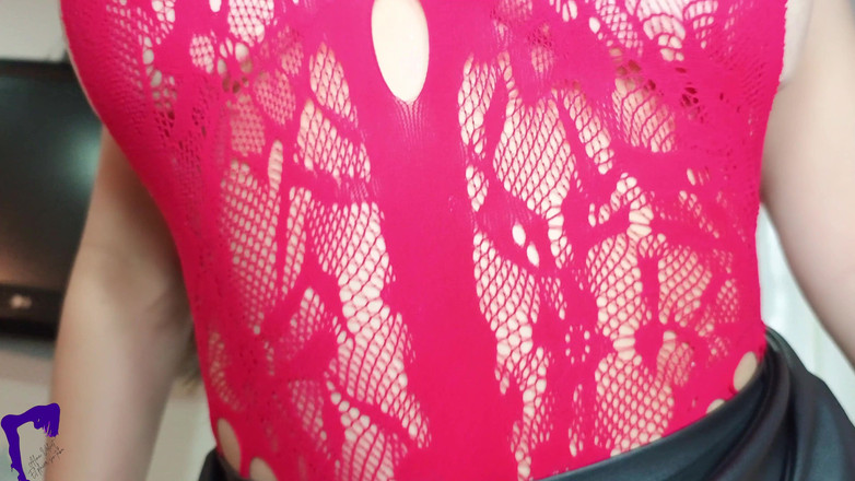 AlinaVelvet: 友人ラティーナのMILFアマチュア視点がソファでフェラチオ、喘ぎ声、そして見える中出し