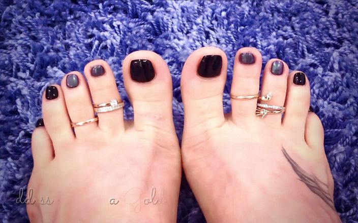 Goddess Misha Goldy: Toes, feet, freshly pedicured toenails, and foot jewelry JOI