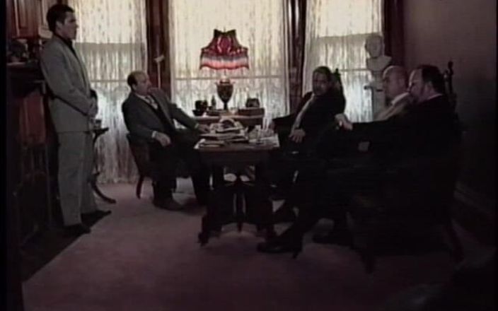Old Good Porn: マフィアのボス、アリッサ・ラブの若い継娘は、継父の環境で本物のネズミを見つけることができました