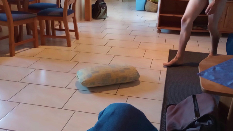 Mark Hannes: Cama, masturbación y paja en un apartamento de vacaciones