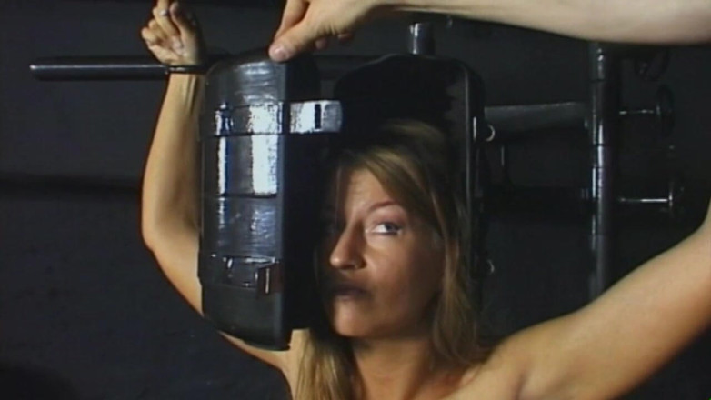 Absolute BDSM films - The original: Petite dominatrice en cage